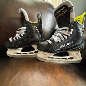 Used Intermediate Bauer Narrow Width   6.5 Supreme M4 Hockey Skates