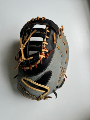 Wilson A2000 SuperSkin 12.5" LH Throw First Base