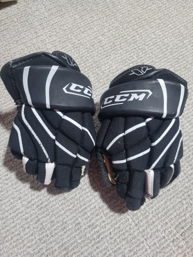 Used CCM Vector Gloves 10"