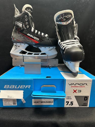 New Senior Bauer Regular Width 7.5 Vapor 3X Hockey Skates