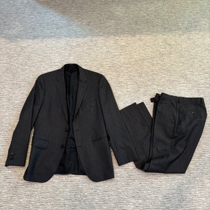 HUGO BOSS Dark Grey Suit: Men’s 36 Regular
