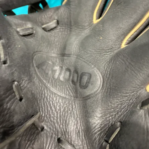 Black Used Wilson A1000 Right Hand Throw Infield Baseball Glove 11.5"