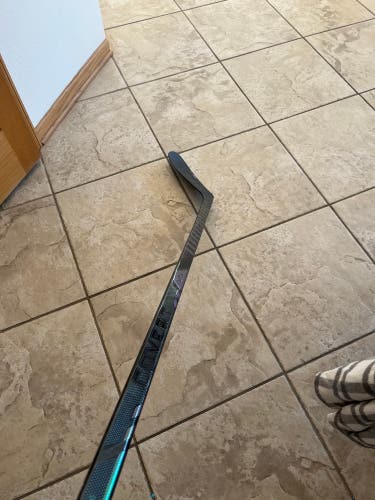 Used Senior Warrior Left Hand P28 Covert QR6 pro Hockey Stick
