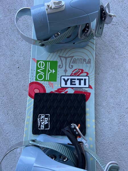 Used Women's 144cm Morrow Mantra All Mountain Snowboard With