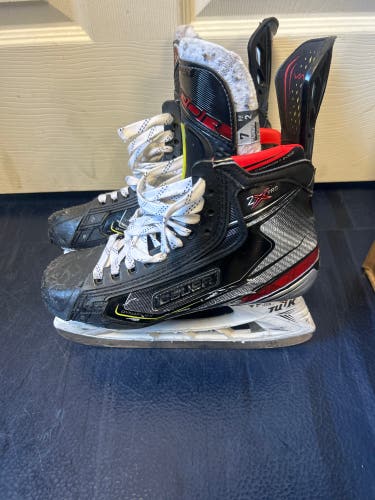 Used Senior Bauer  7 Vapor 2X Pro Hockey Skates