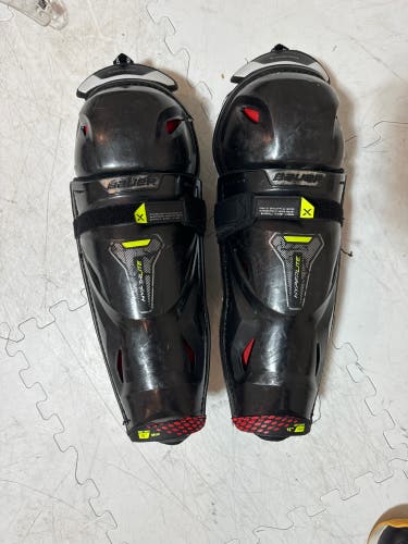 Used Senior Bauer 15" Vapor Hyperlite Shin Pads