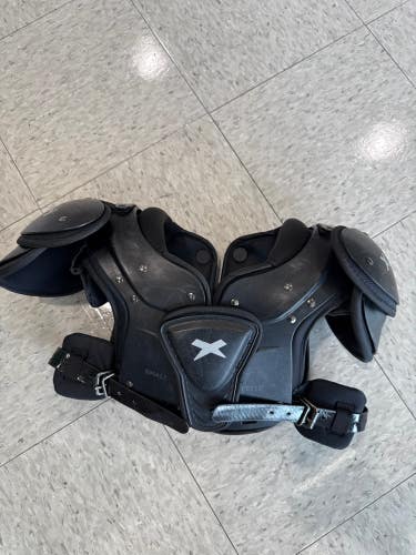 Used Small Youth Xenith Flyte Shoulder Pads