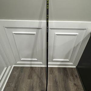 New Bauer Right Handed P28  Ag5nt Hockey Stick