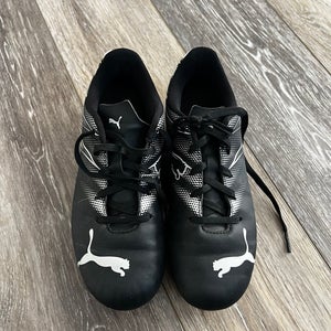Puma youth soccer cleats 3.5