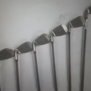 Used Men's Wilson Ultra Right Handed Iron Set 6 Pieces Graphite Shaft