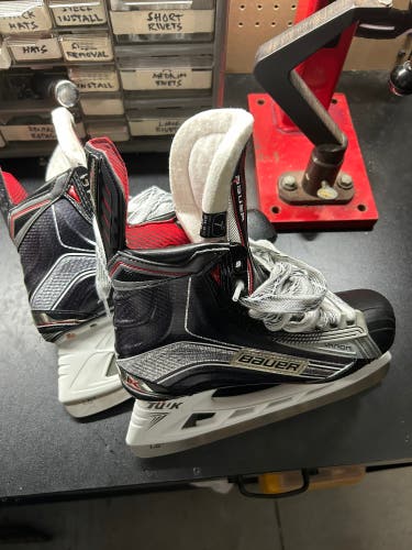 New Bauer Pro Stock 7 Vapor 1X Hockey Skates Mismatched Widths