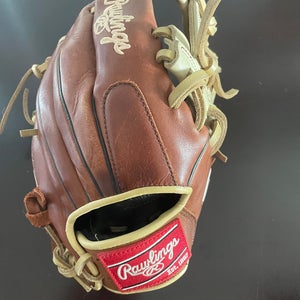 Used Right Hand Throw 11.25" Gold Glove Elite Baseball Glove