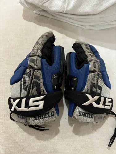 Used Goalie STX Small Shield 500 Lacrosse Gloves