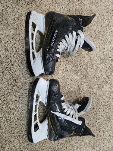 Used Senior Bauer Supreme M5 Pro Hockey Skates Regular Width 8