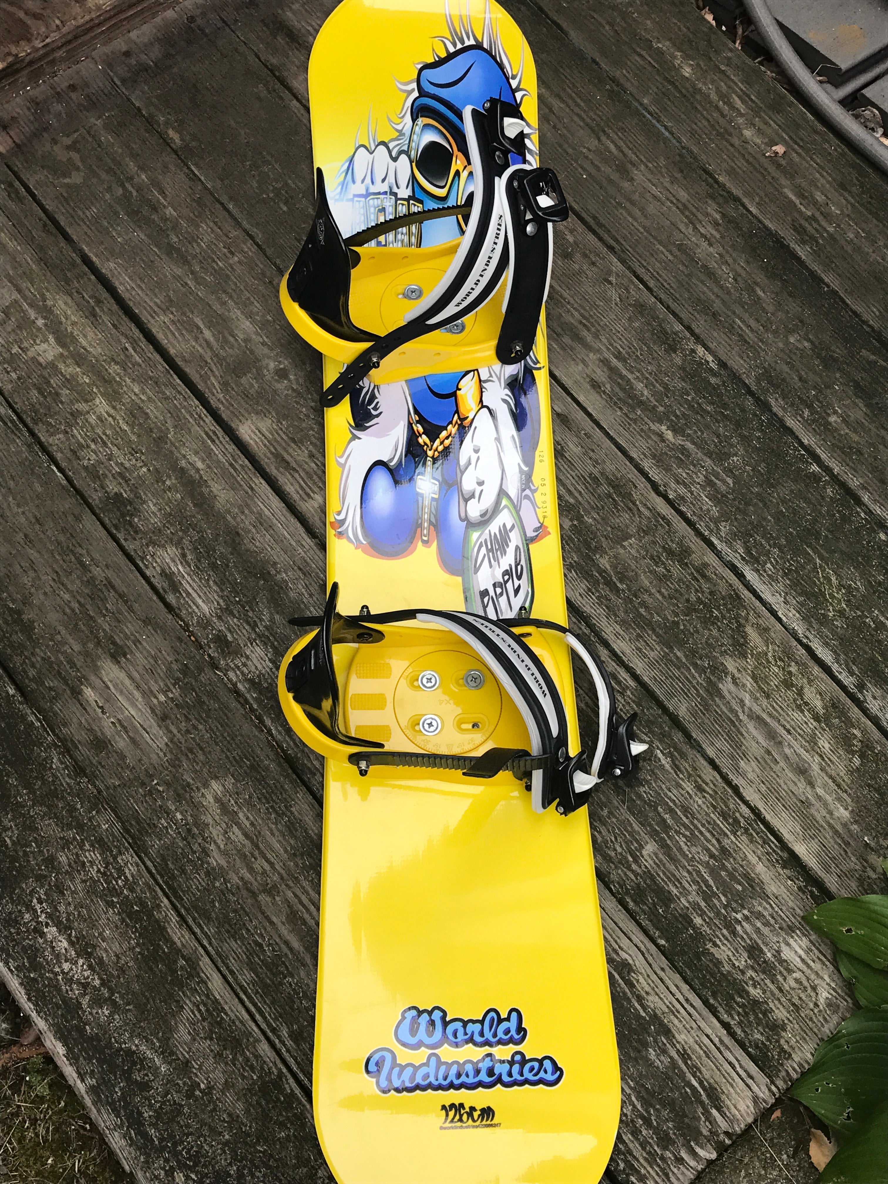 WORLD INDUSTRIES スノーボード 125 Used Kid's World Industries Snowboard With Bindings
