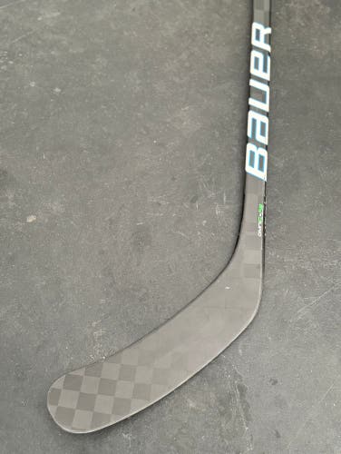 Used Senior Bauer Right Handed P92M  Nexus Geo Hockey Stick