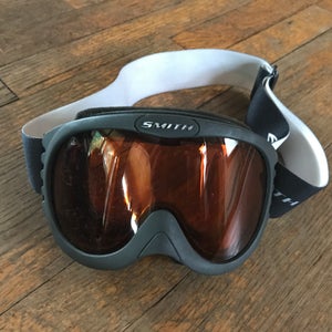 Used Kid's Smith Snowboard Goggles