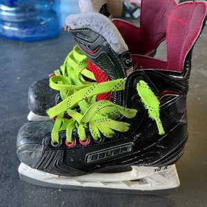 Used Junior Bauer Regular Width Size 2 Vapor X700 Hockey Skates