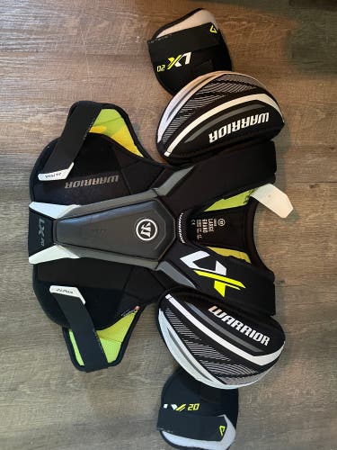 Used Senior Warrior ALPHA LX 20 Shoulder Pads