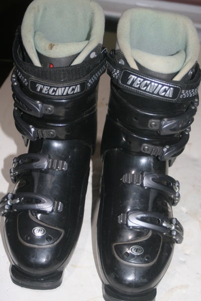 Women's Tecnica Ski Boots Mondo Size 26 Women Size 9 Boot Length 304mm