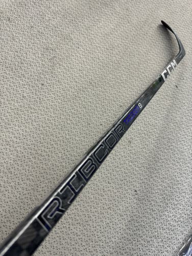 CCM Trigger 8 55 flex P29 curve right hand stick