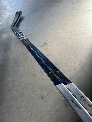 NCAA 90 Flex P28 New Senior CCM Right Handed Pro Stock Jetspeed FT6 Pro Hockey Stick
