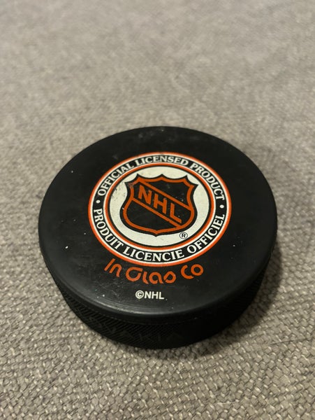New York Islanders NHL Hockey Puck