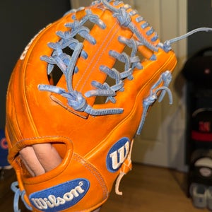 Used Right Hand Throw 11.5" A2000 1789 Baseball Glove