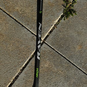 New Youth  Right Handed P28 Raven Hockey Stick