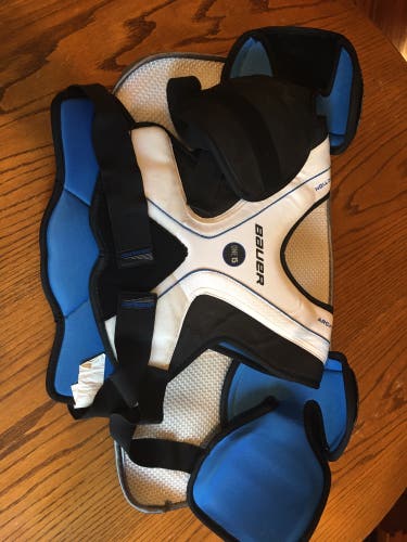 Adult hockey shoulder pad