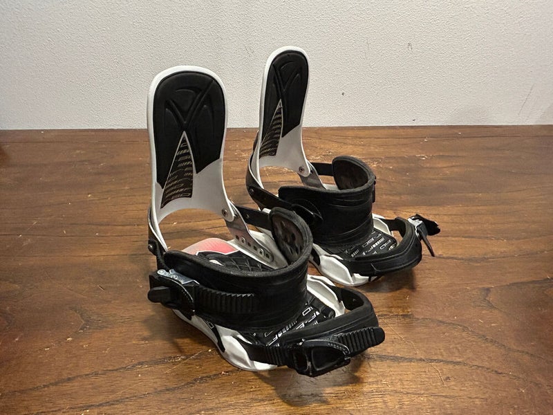 Drake F60 Snowboard Bindings Mens Large in Black and White with