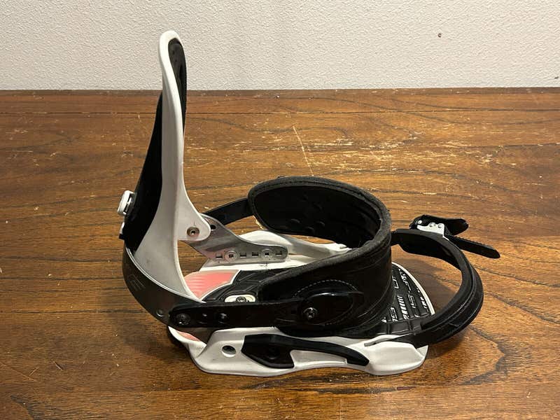 Drake F60 Snowboard Bindings Mens Large in Black and White with