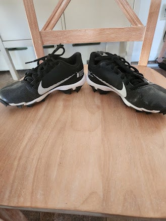 Youth Nike Football Cleats, Size 1Y