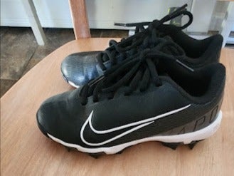 Youth Nike Football Cleats, Size 1Y