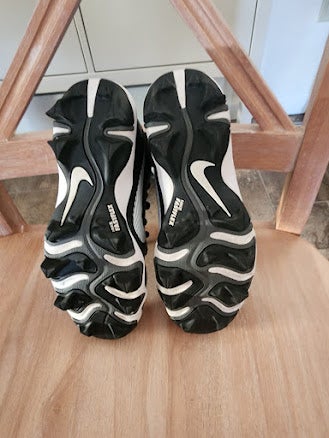 Youth Nike Football Cleats, Size 1Y