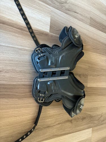Used Adult Xenith Velocity Pro Light Shoulder Pads