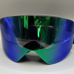 SKI GOGGLES Green Polarized  With Mag Lense + Extra lenses