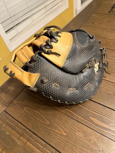 Used 2021 Right Hand Throw 12.5" A2K Baseball Glove