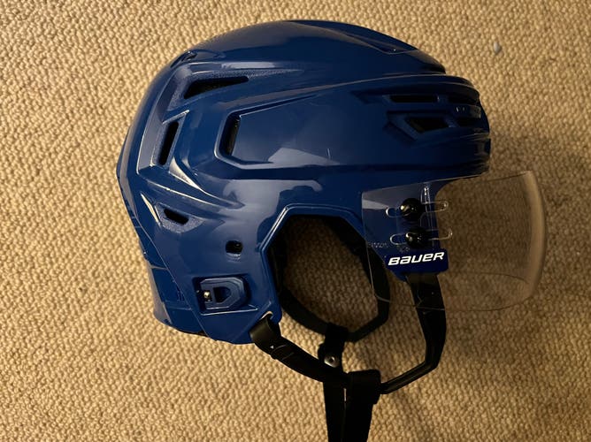Bauer Reakt 150 pro stock Vancouver Canucks helmet