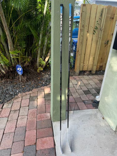 Used Senior Bauer Right Handed P28 Vapor Hyperlite 2 87 Flex Hockey Stick