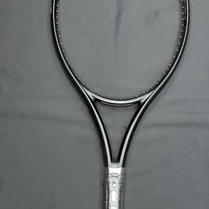 Solinco Blackout 300 Grip Size 4 1/4”