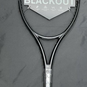 Solinco Blackout 300 XTD+28 Grip Size 4 3/8”