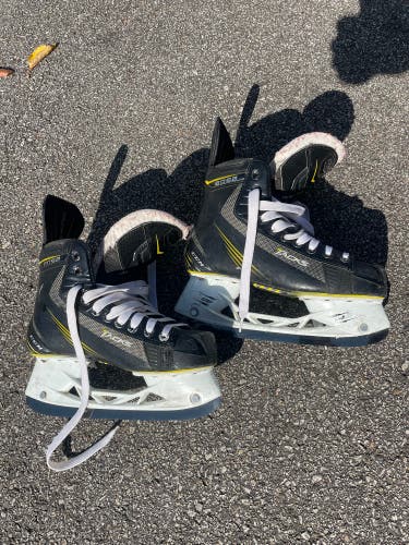 CCM Tack 6052 Skates (Sz. 5)