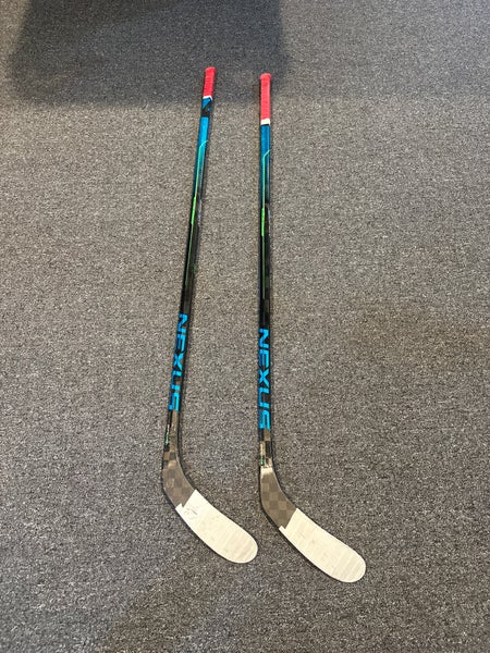 Used Senior Bauer Right Handed P28 Nexus Geo Hockey Stick