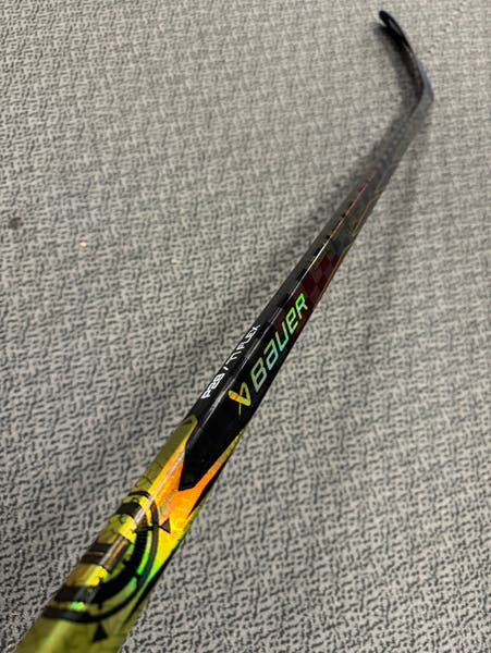 Bauer Gold Proto R 77 flex P28 curve right hand stick 