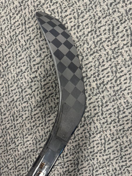 Bauer Gold Proto R 77 flex P28 curve right hand stick | SidelineSwap ...