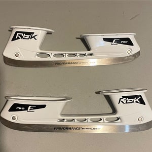 Reebok E Pro Holders & Runners 304