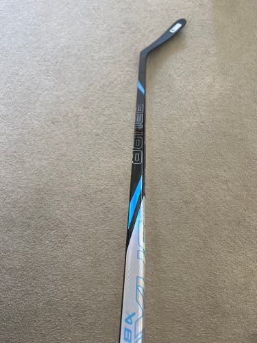 New Intermediate Bauer Right Handed P92 Nexus Tracer Hockey Stick