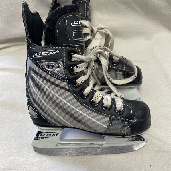 Youth Junior Size 9 CCM 01 Ice Hockey Skates