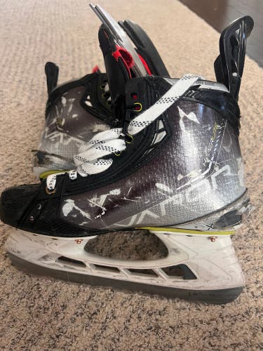 Bauer Vapor Hyperlite Skates Sz 5 Fit 2